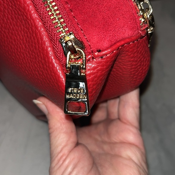 Steve Madden Crossbody shoulder bag NWOT Red VEGAN 1/2 Leather 1/2 Suede Look - Picture 7 of 14